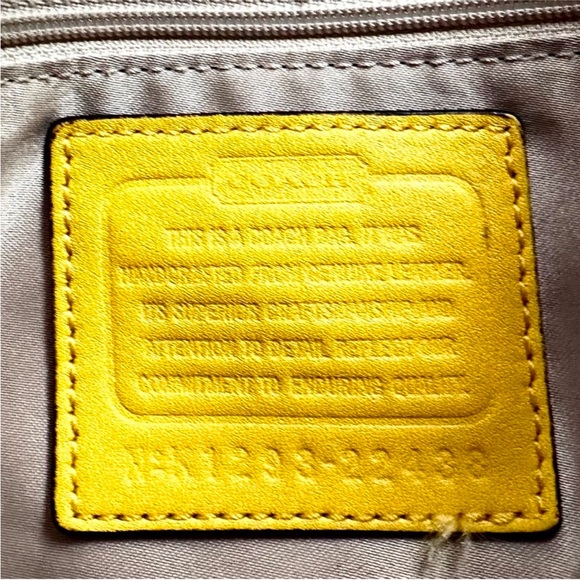 COACH POPPY EYELET CHAIN TOTE BAG Limited Edition - Picture 4 of 8